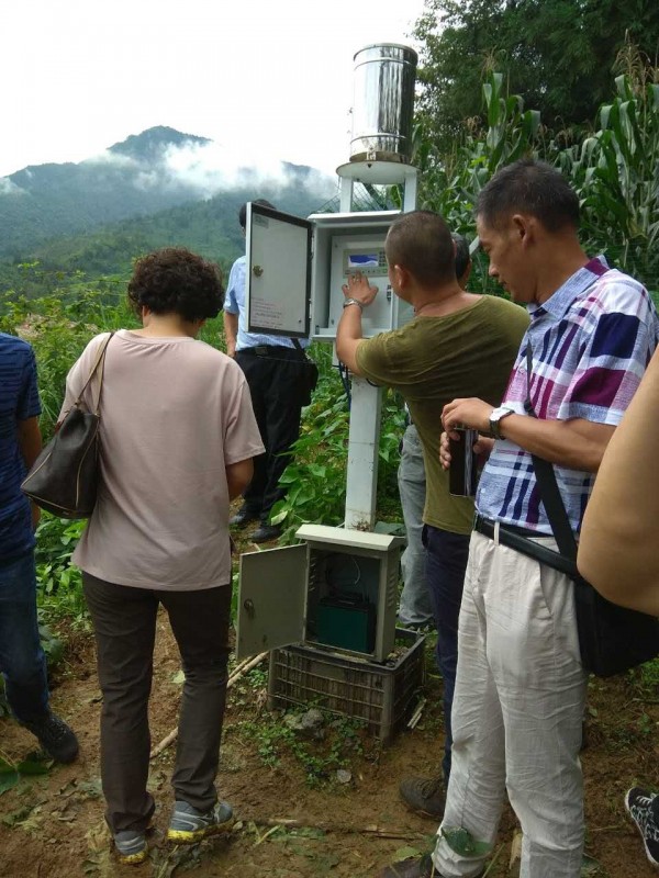 攀枝花市安監局帶領(lǐng)攀枝花市礦產(chǎn)企業(yè)到我司天全三馬石灰礦高邊坡在線(xiàn)監測項目實(shí)地考察